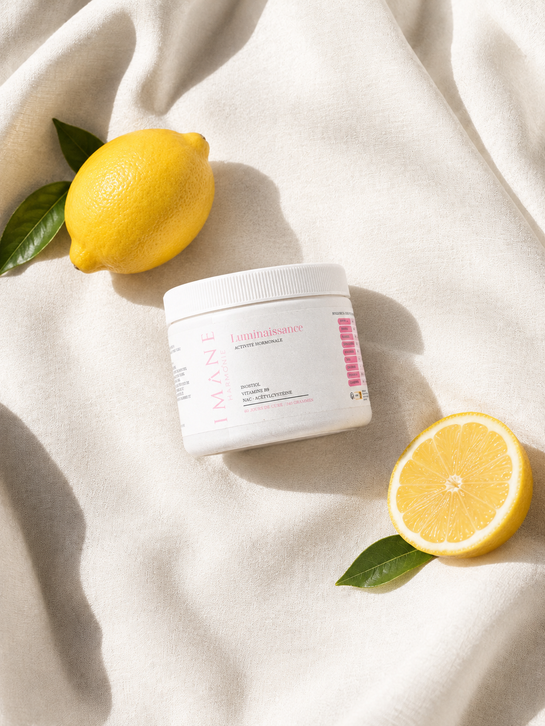 Pamplemousse, orange, amandes, noix et légumineuses autour d'un pot de poudre d'inositol, illustrant les sources d'inositol